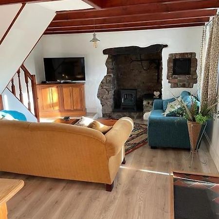 Traditional Stone Cottage In Heart Of The Village Llangwm  Extérieur photo