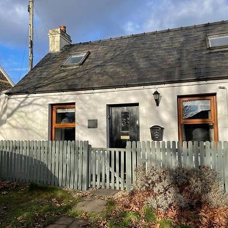 Traditional Stone Cottage In Heart Of The Village Llangwm  Extérieur photo