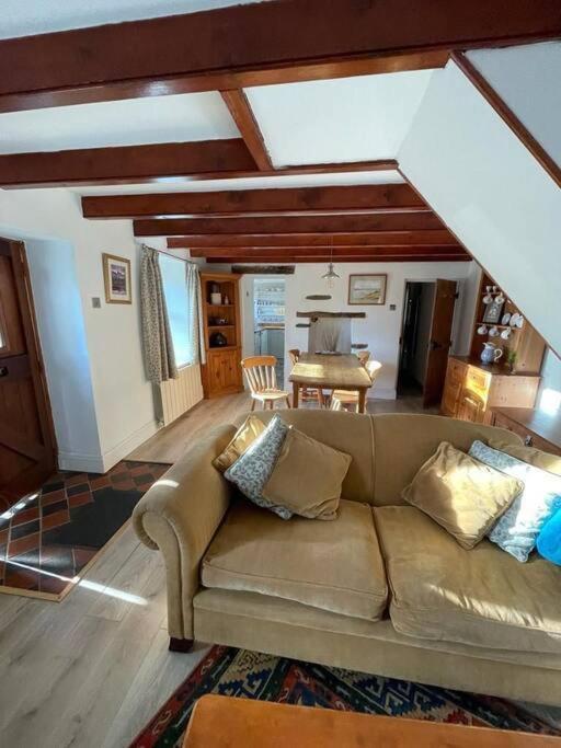 Traditional Stone Cottage In Heart Of The Village Llangwm  Extérieur photo
